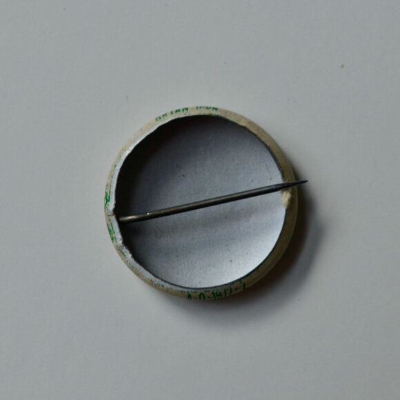 High Admiral Cigarette I'm for Free Silver Tiny Pin Button - Picture 3 of 4